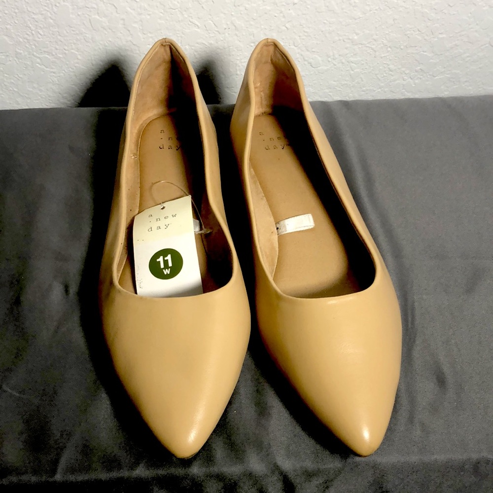 NEW With TAG A NEW DAY flat tan shoes